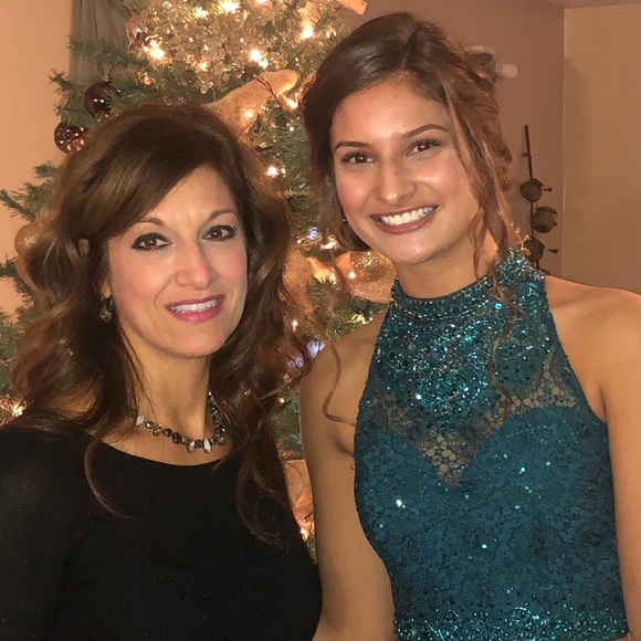 Meet your Posher, Cassi - Picture 2 of 2